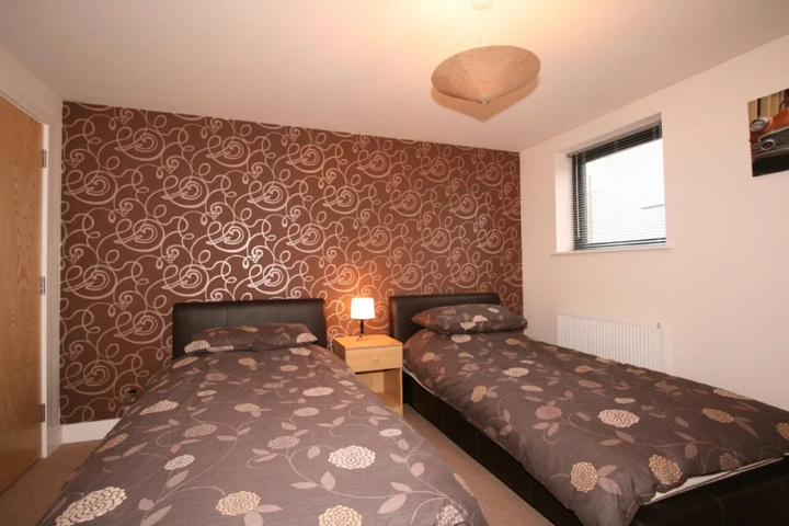 Room 2 of 10
