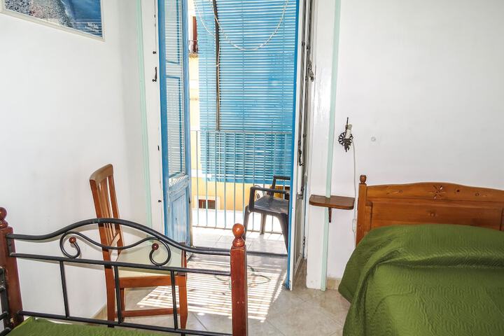 Room 30 of 107