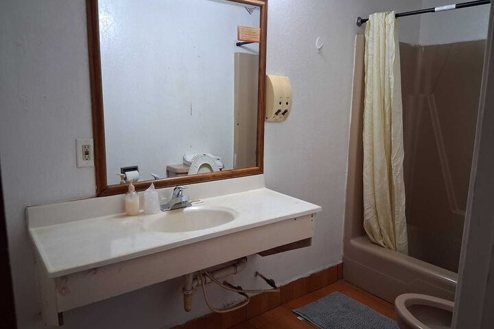 Room 30 of 34