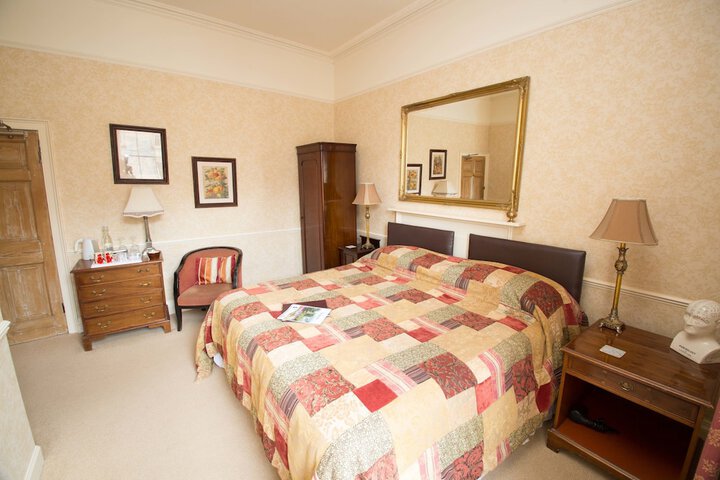 Room 9 of 40