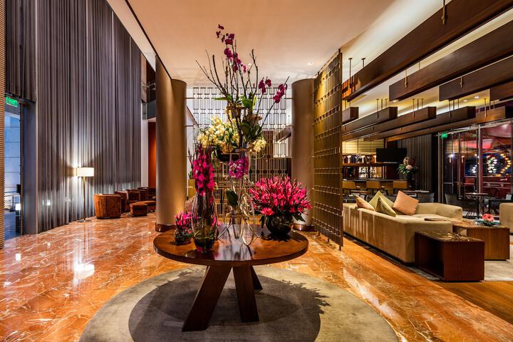 Entrance & Lobby
