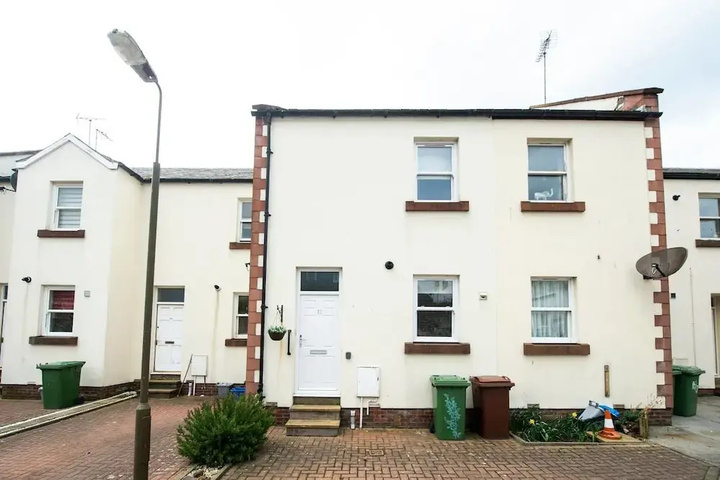 Quiet N. Berwick Holiday Home w / Free Parking