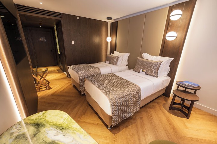 Room 60 of 200