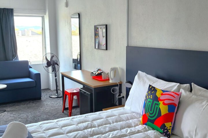 Room 44 of 165