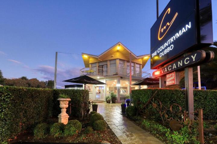 Countryman Motor Inn