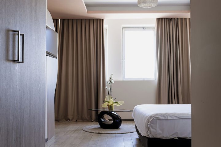 Room 9 of 15