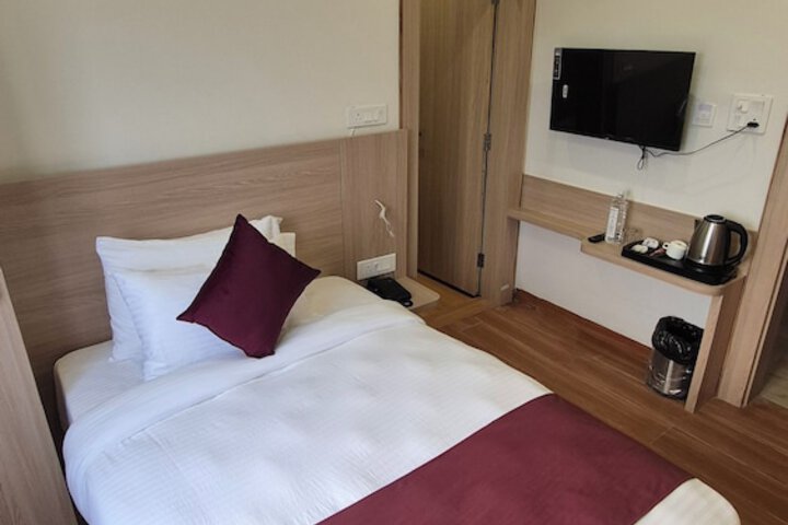 Room 18 of 36