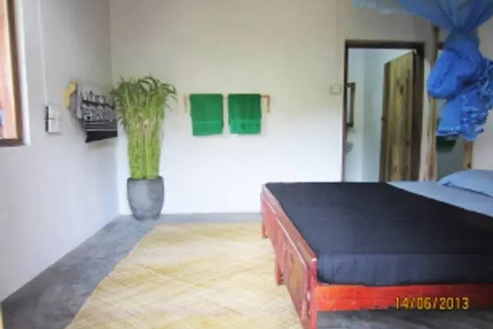 Room 2 of 4