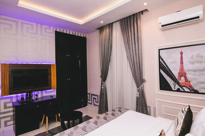 Room 10 of 37
