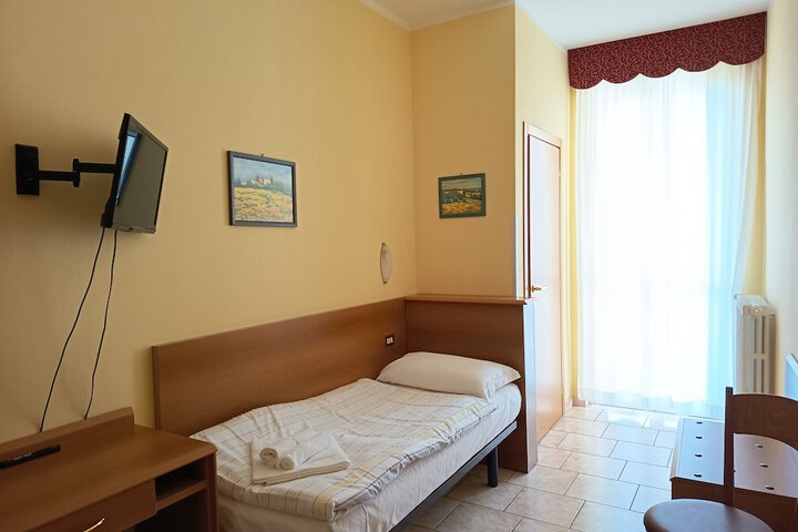 Room 13 of 32
