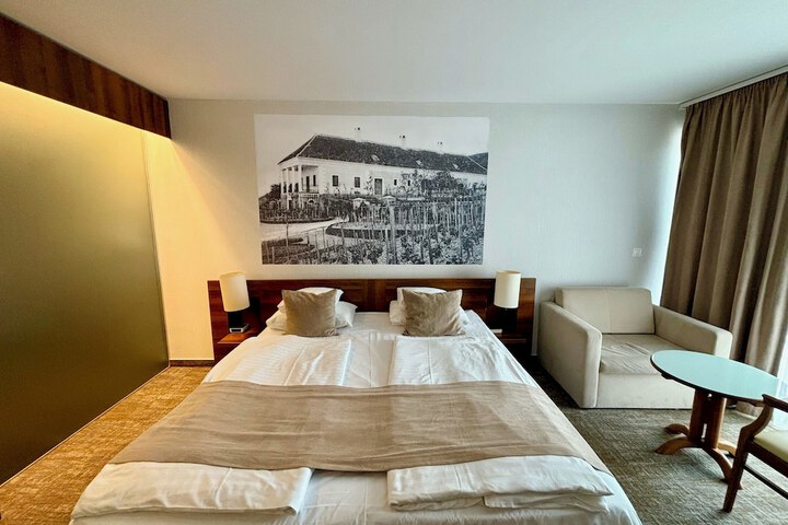 Room 10 of 53
