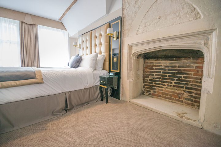 Room 13 of 33
