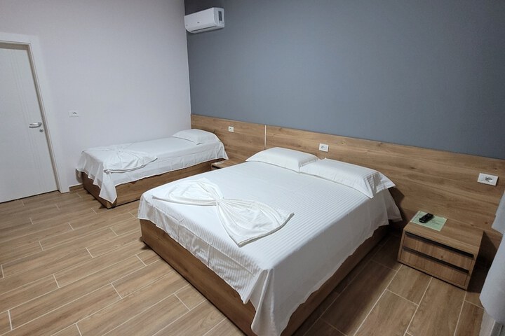 Room 8 of 12