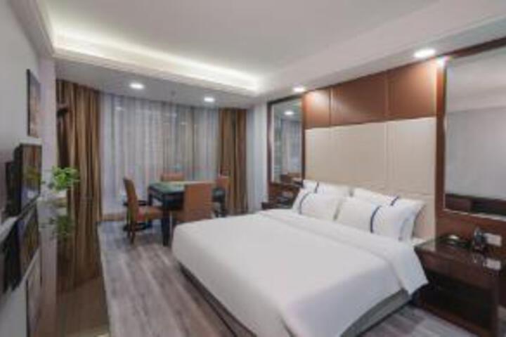 Room 9 of 10