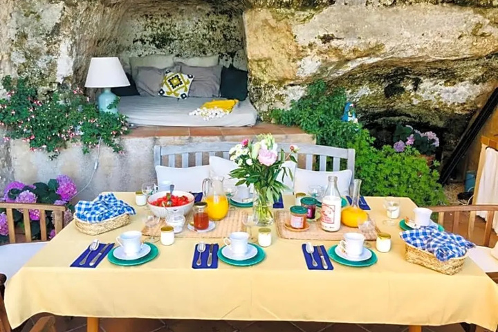 Dining 16 of 20