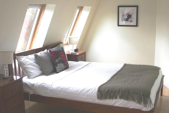 Room 6 of 12
