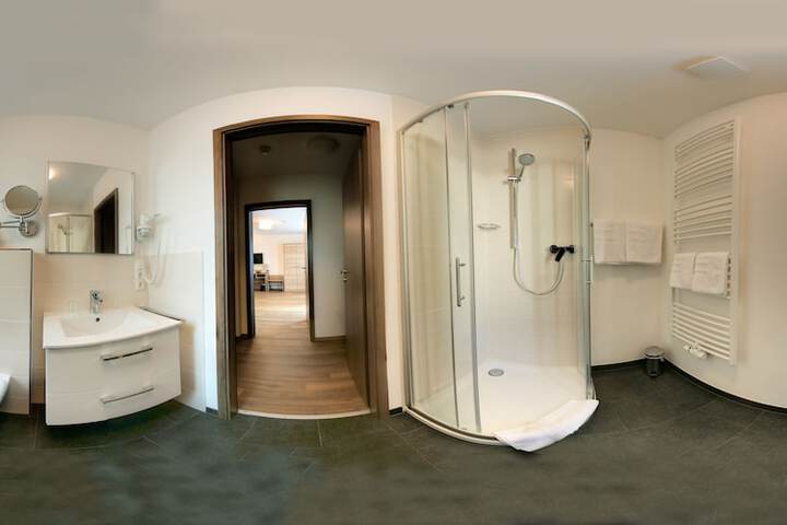 Room 25 of 39
