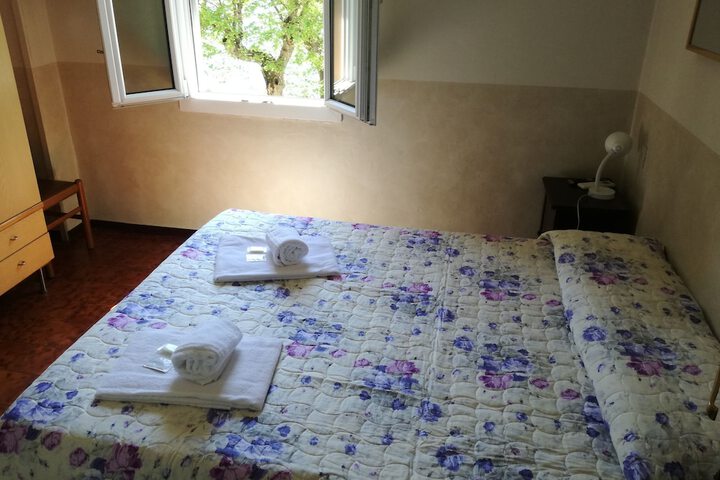 Room 5 of 38
