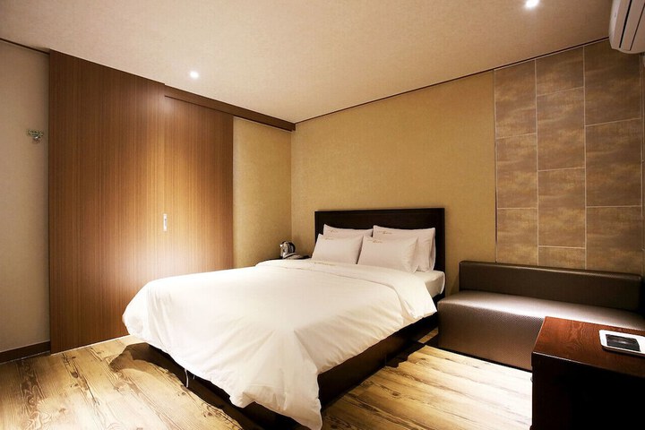 Room 17 of 21