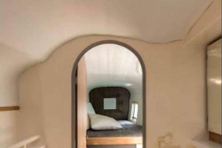 Room 10 of 77