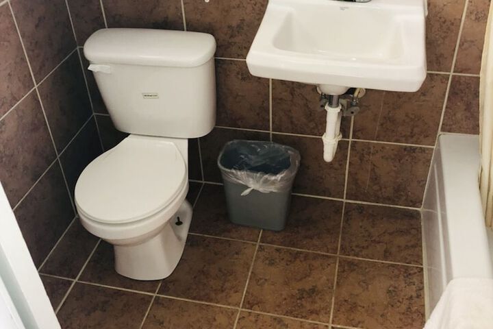 Room 10 of 14