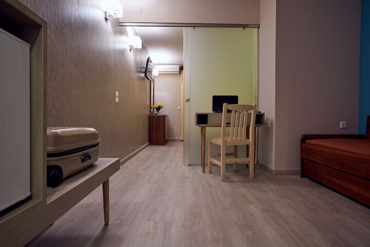 Room 9 of 43