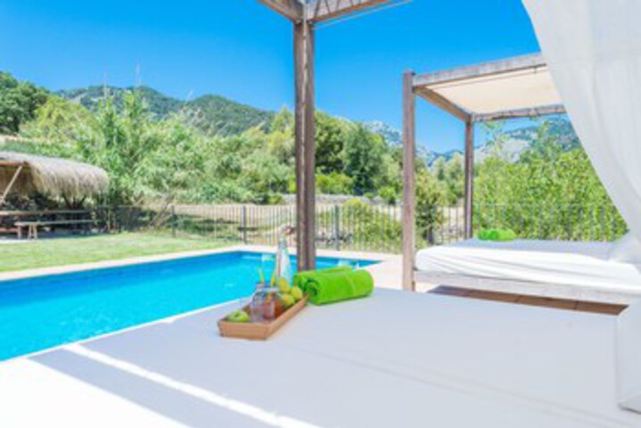 Pool 17 of 33