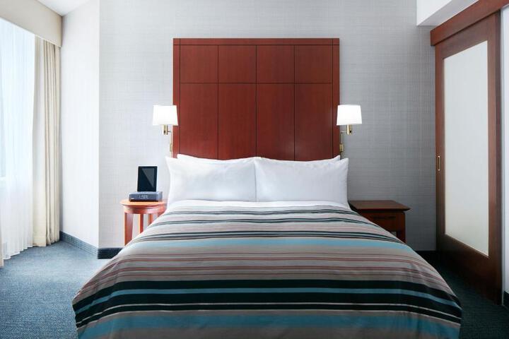 Classic Queen Bed (9 of 14)