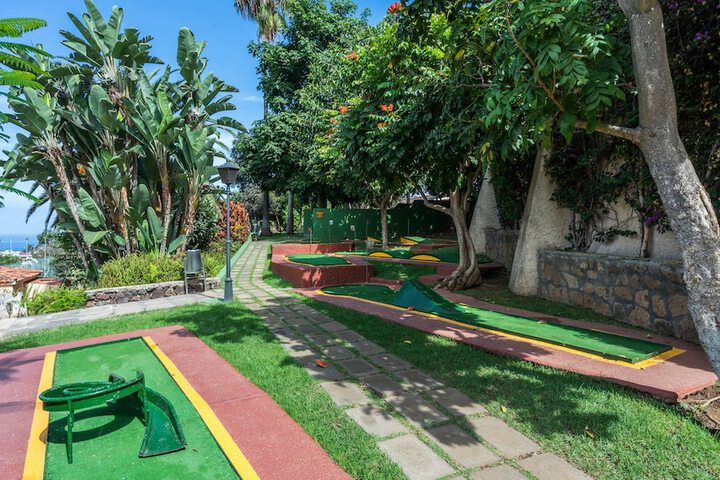 Mini-golf