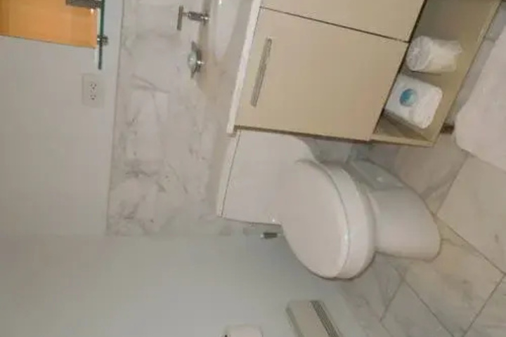 Room 9 of 16
