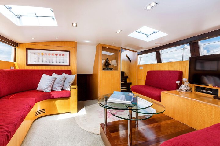 Lounge 181 of 297