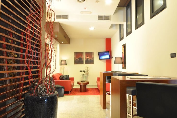 Lounge 20 of 30