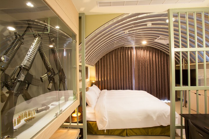 Room 13 of 48