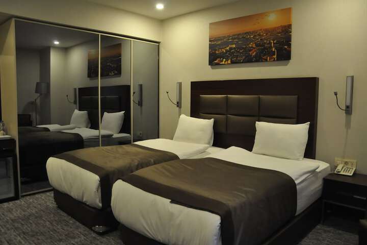 Room 5 of 17