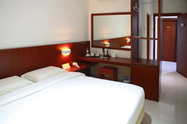 Room 8 of 18
