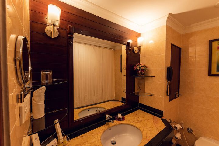Room 16 of 27