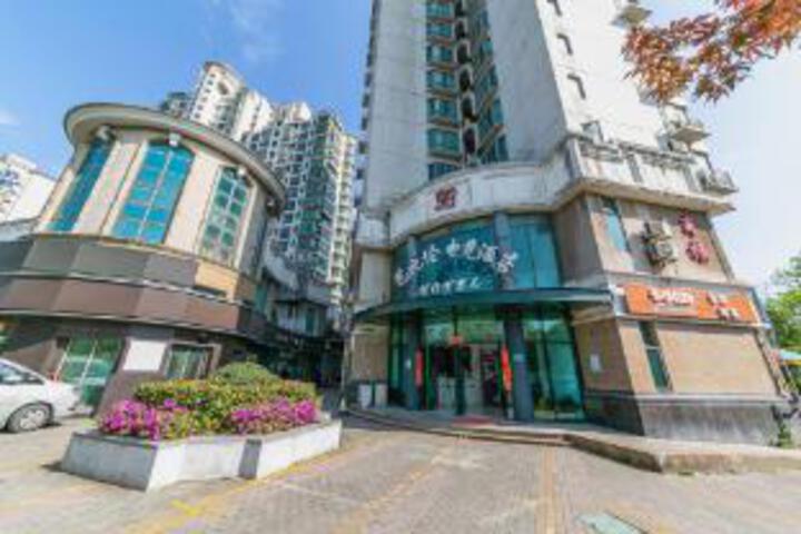 Shangzhimei E-sports Hotel (Shanghai Guang Conference and Exhibition Center Longjing Road)