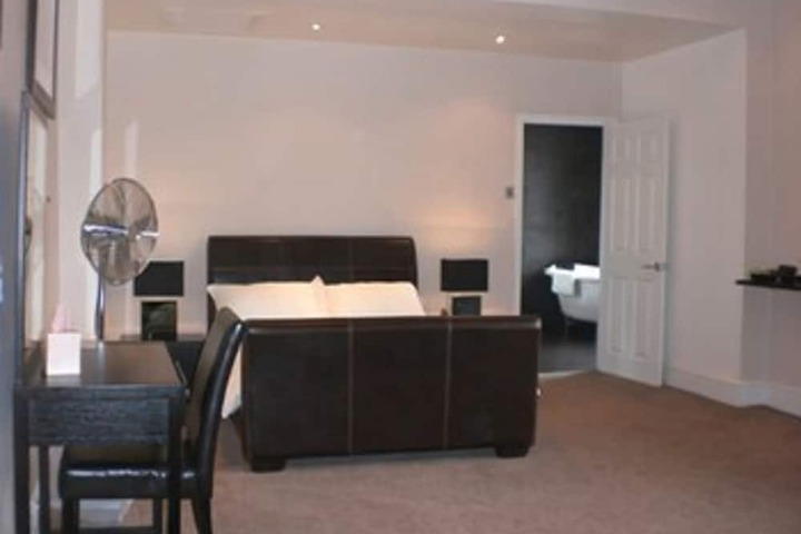 Room 6 of 15