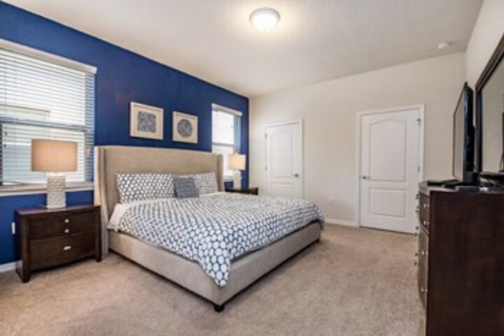 Room 10 of 28