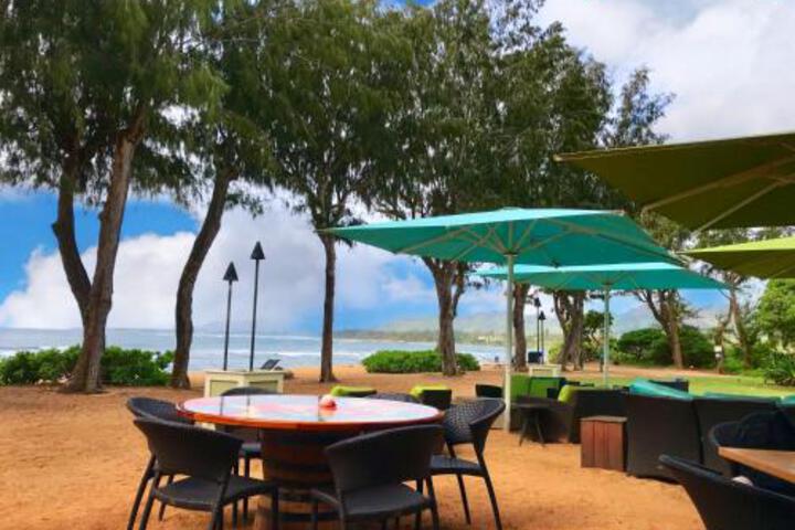 Exterior of Castle Lanikai Resort