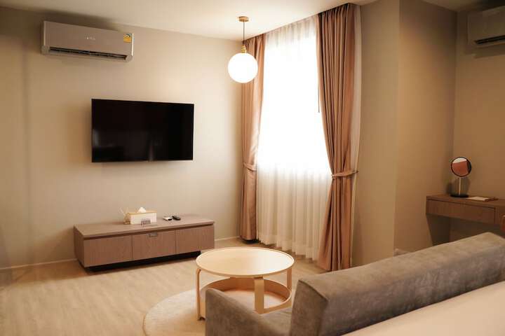 Room 36 of 80