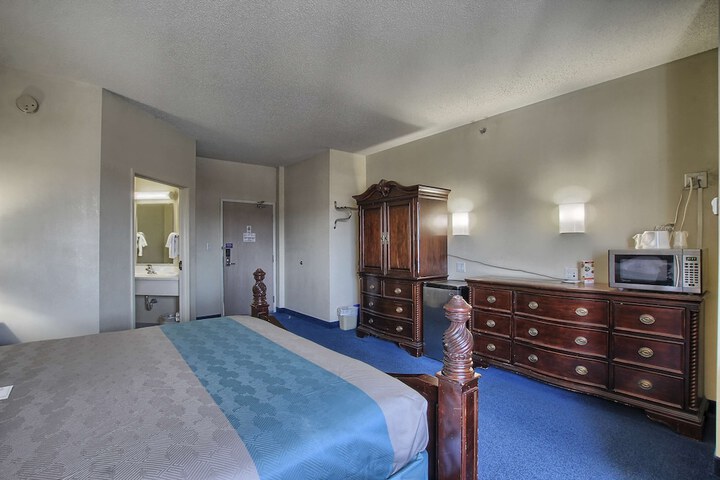 Room 15 of 36