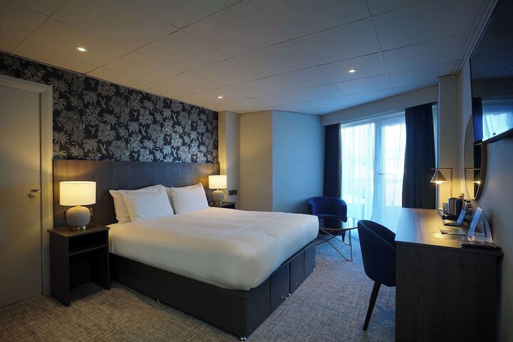 Room 55 of 295