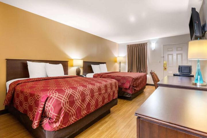 2 Double Beds (2 of 2)