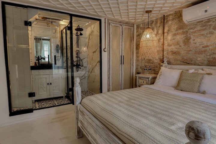 Room 2 of 7