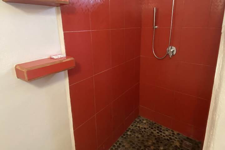 Room 203 of 402