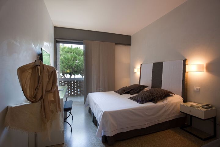 Room 10 of 78