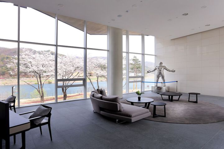 Guest Lobby