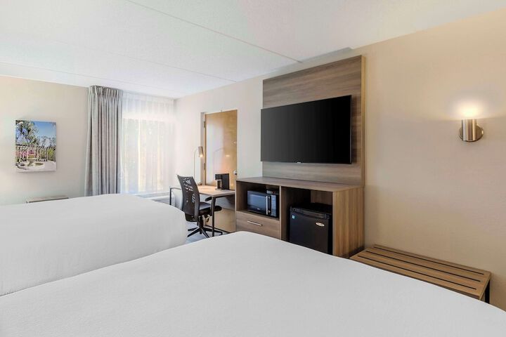 2 Queen Beds Microwave and Refrigerator Bathtub Full Breakfast (12 of 15)