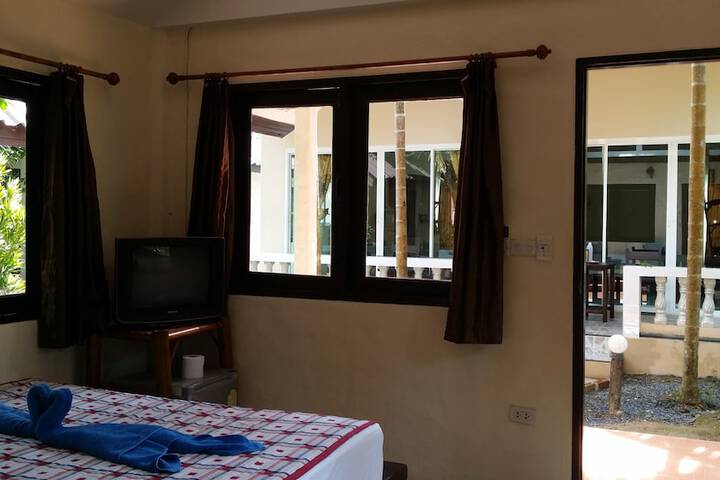 Room 3 of 33